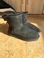 Ugg Schuhe Boots schleife schwarz Größe 38 Niedersachsen - Peine Vorschau