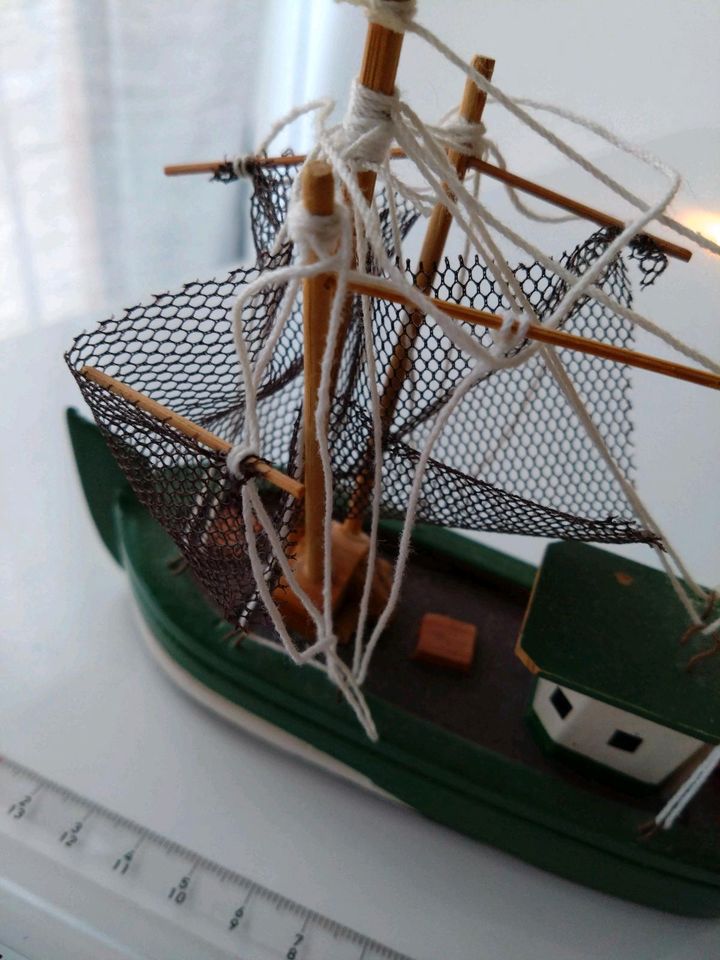 Miniatur Holzschiff Kutter in Hannover