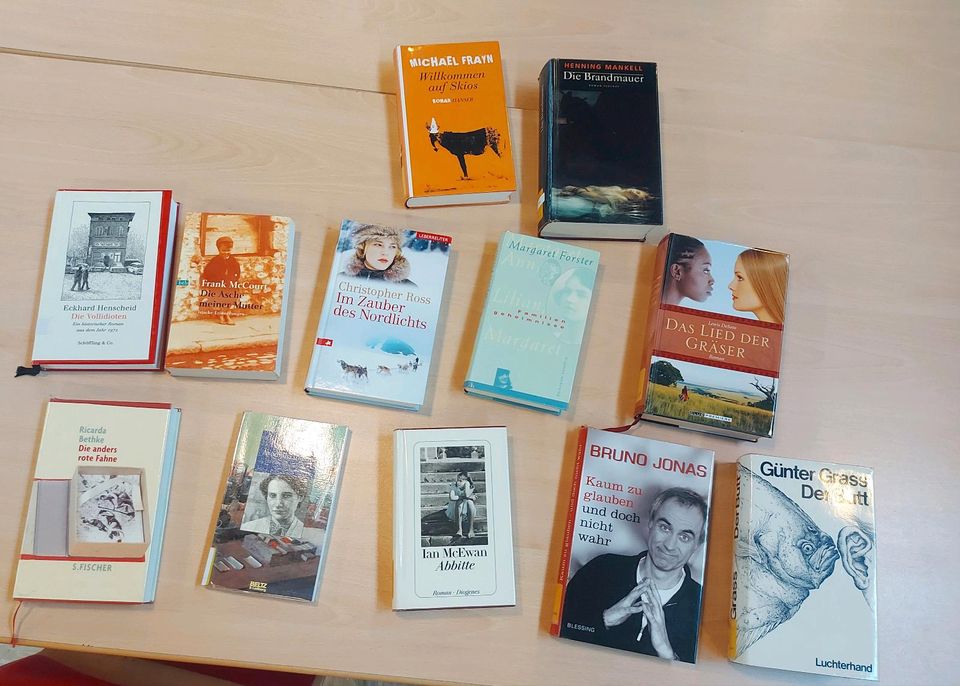 48 Bücher Paket Romane Ratgeber Krimis Thriler in Frankfurt am Main