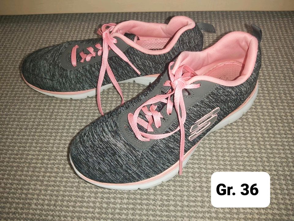 Sketchers Turnschuhe Gr. 36 in Löbnitz