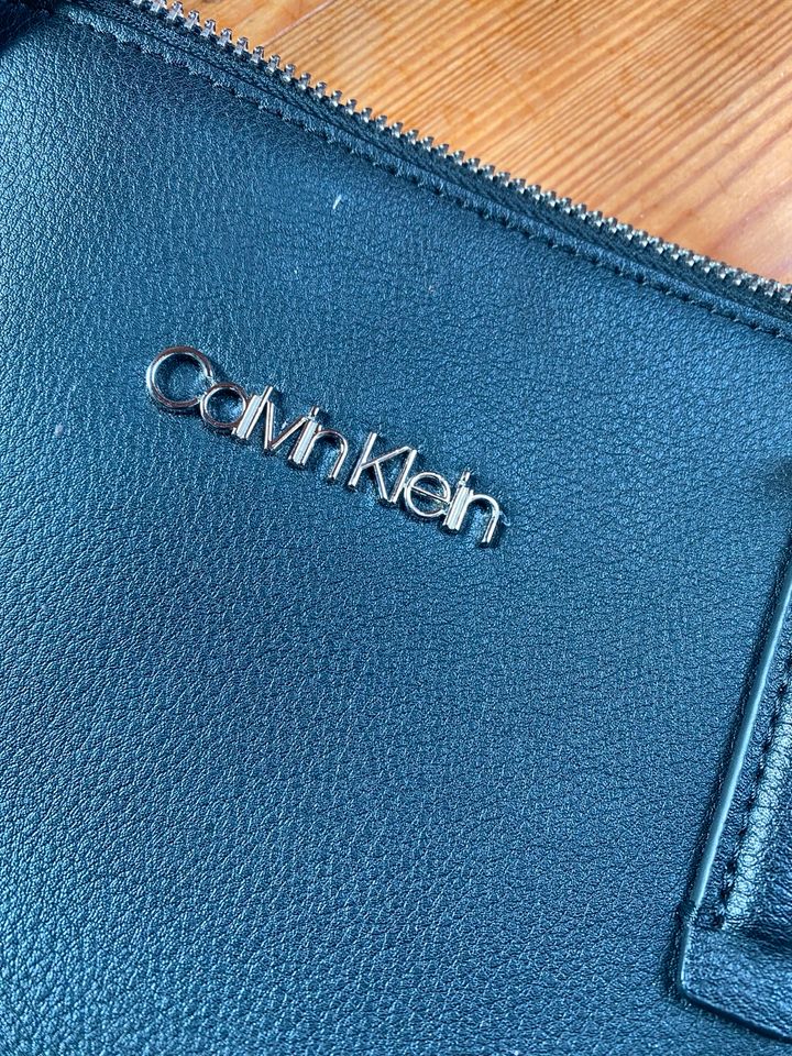 Calvin Klein Handtasche in Mackenbach