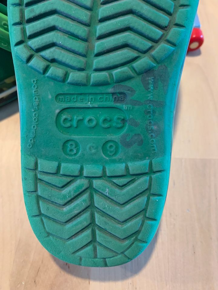 Crocs C 8 / 9 grün , camo in Großenlüder