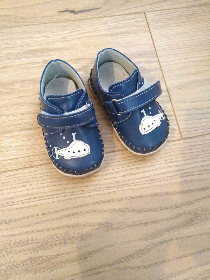 Kinderschuhe nur 2€ Größe 18 in Berlin