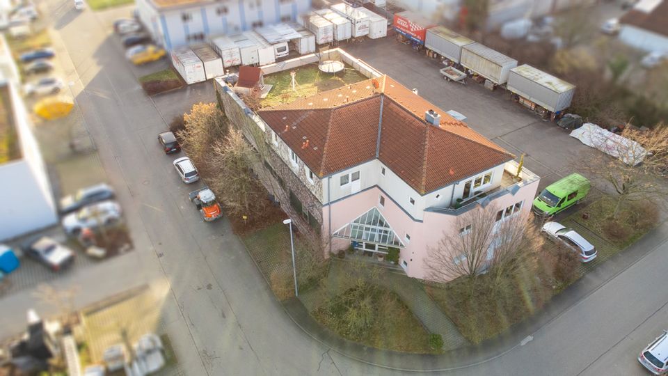 ++ Umfangreiches Speditionsgebäude - mit Dachterrasse und Penthouse ++ in Bissingen an der Teck