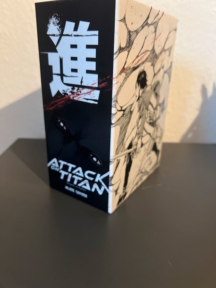 Attack on Titan band 1-5 in Detmold