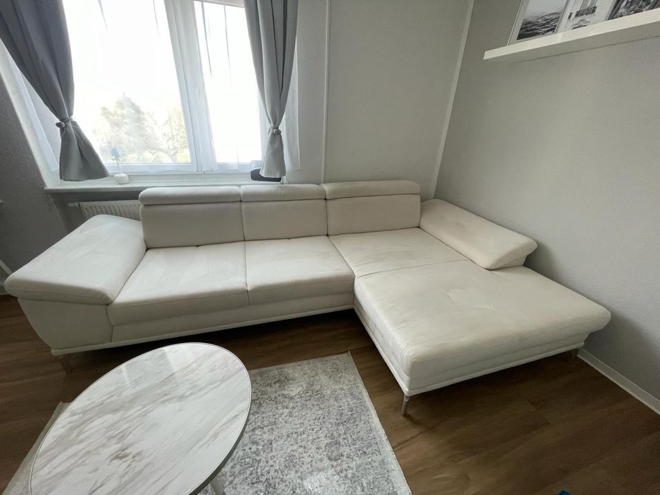 Sofa mit Recamiere in Neustadt