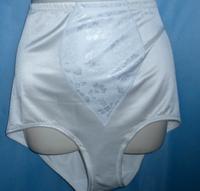 Triumph cremefarben Miederhose Bauchweghose Größe 85 Bayern - Hof (Saale) Vorschau