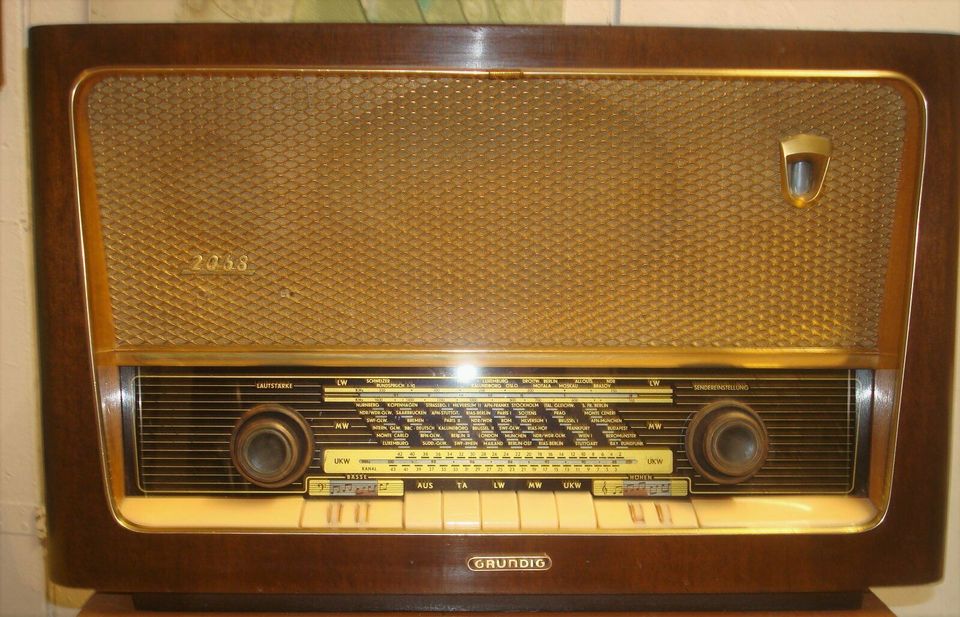 Grundig (Radio-Vertrieb, RVF, Radiowerke) Musikgerät 2068 in Klingenmünster