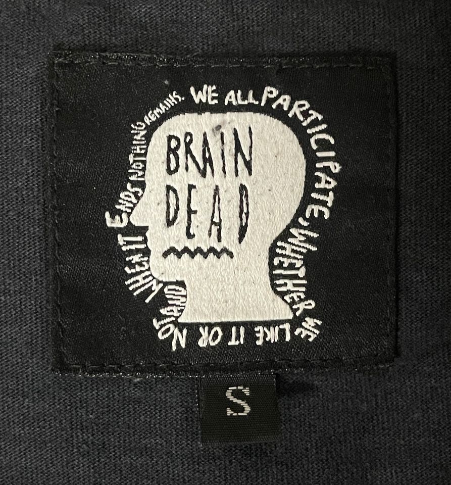 Brain Dead T-Shirt mit mehreren Prints in Berlin