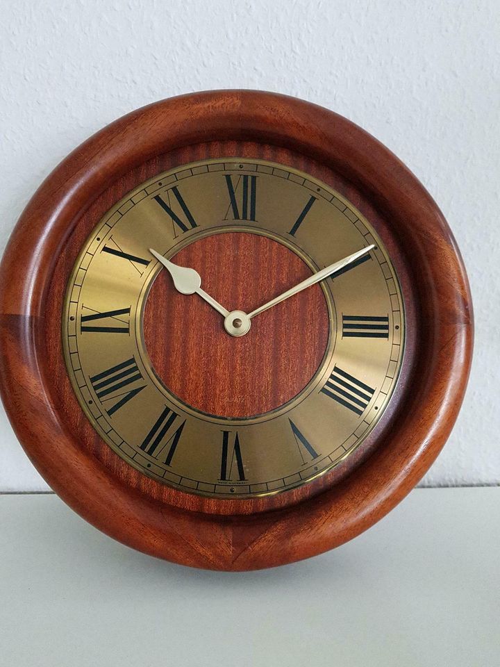 Wanduhr Holz Europa Quartz 30 cm in Riedstadt