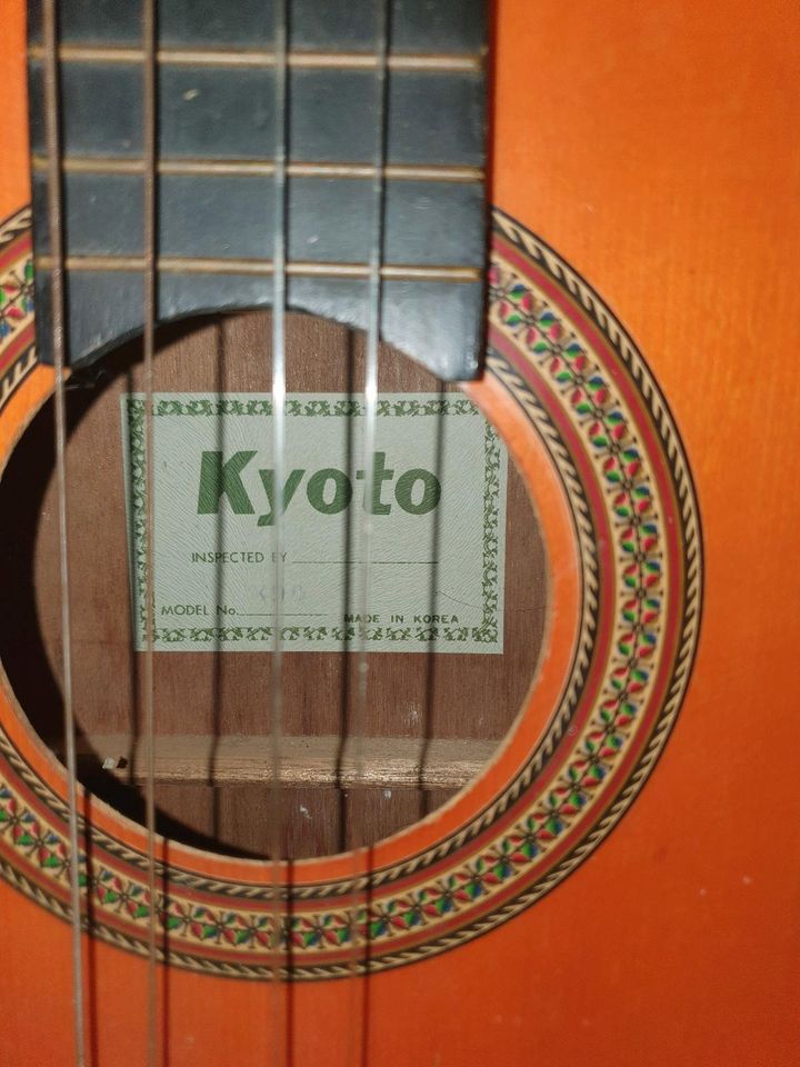 Gitarre Kyoto in Aalen