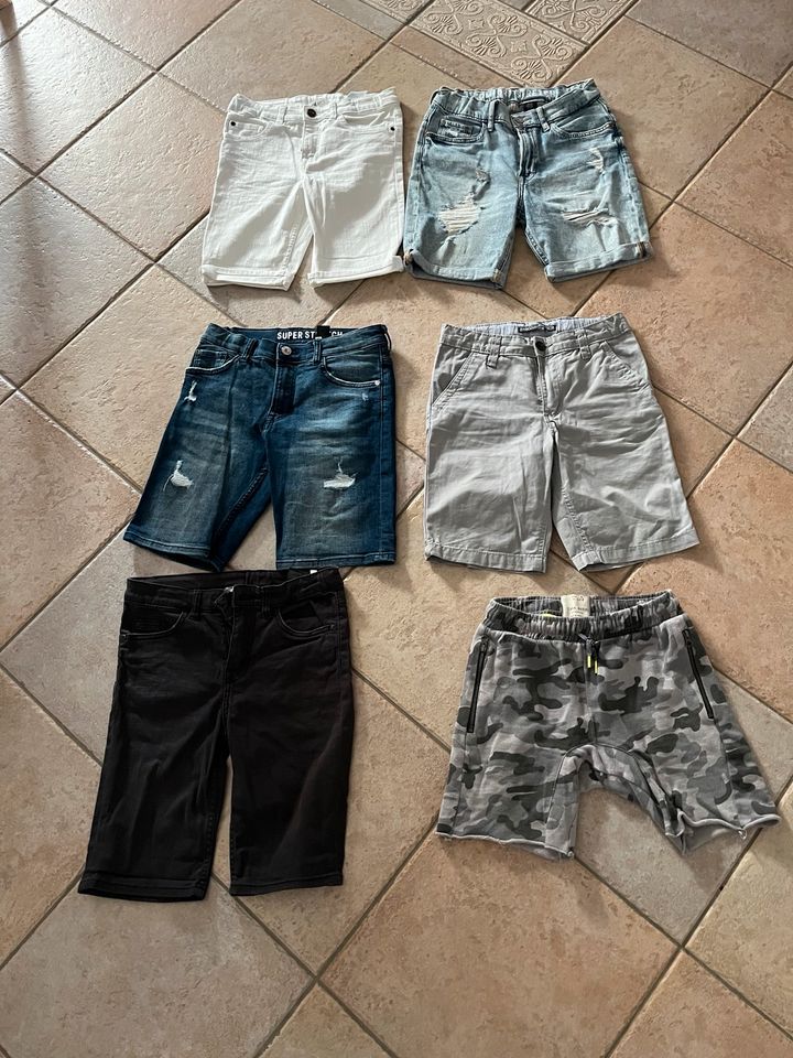 Sommershorts Jungen Paket Größe 140 in Brietlingen