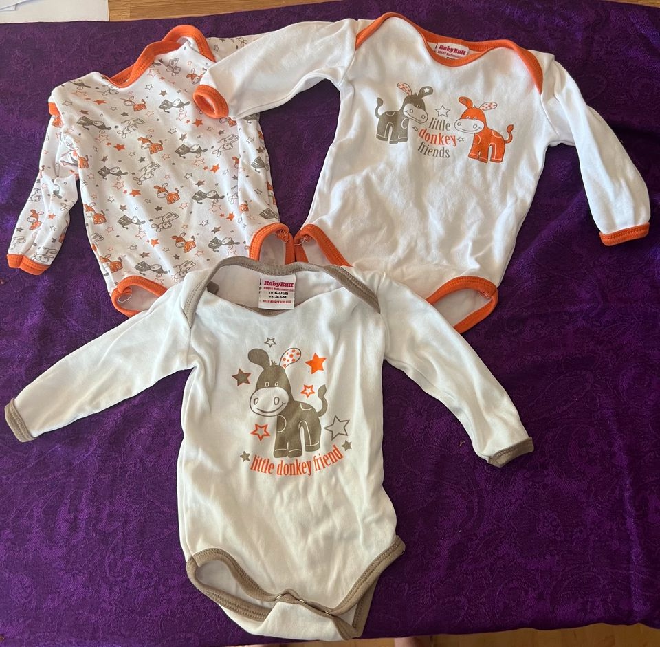 Babybutt Bodys Langarm Baby Kleiderpaket 62/68 in Böblingen