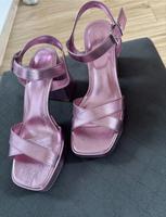 Schuhe und Clutch in Metallic-Rosé Bayern - Pliening Vorschau