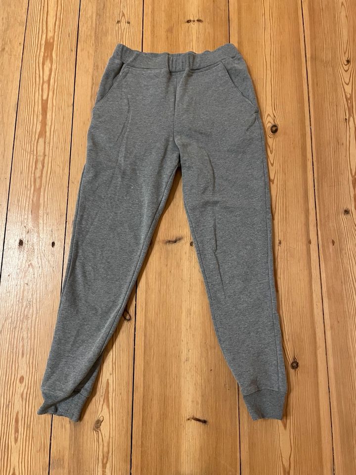 Decathlon Jogginghose Gr.152 (149-159 cm) grau in Berlin