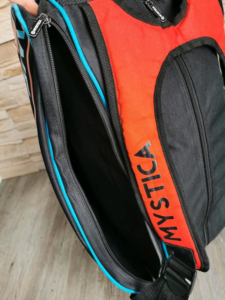 Sportrucksack groß XXL Rucksack Tennistasche Tennisrucksack in Neustrelitz
