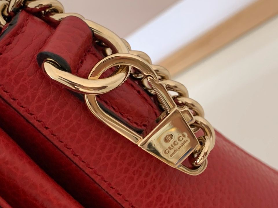 Gucci Interlocking Schultertache Handtasche Rot Leder in Berlin