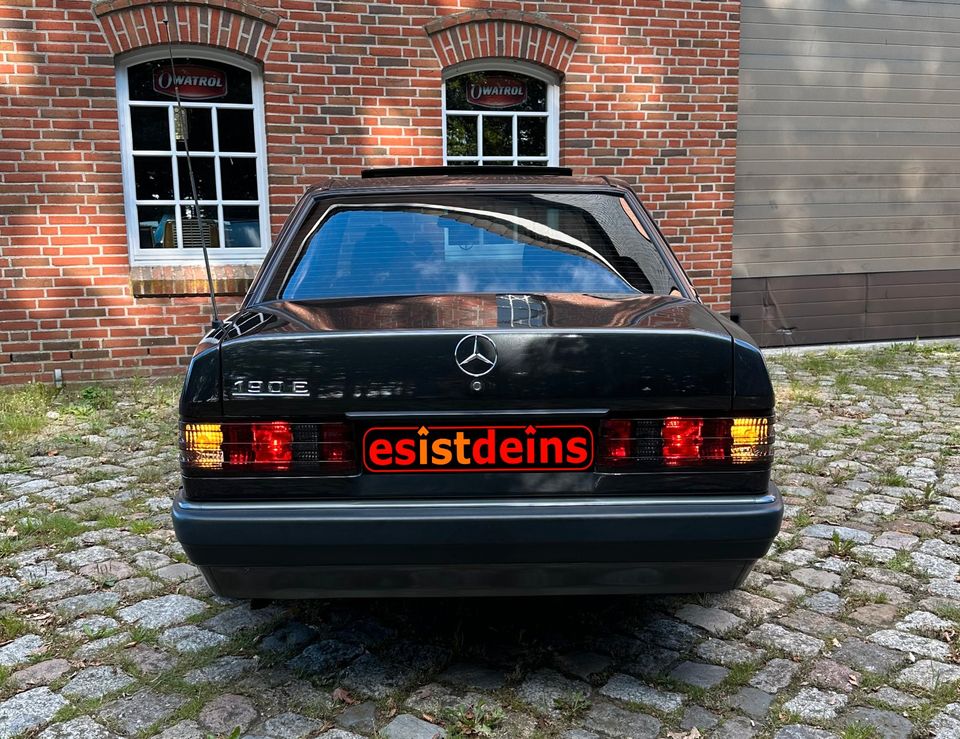 Mercedes Benz Rückleuchte W201 190E Bj. (1/83-5/93) Rot-Schwarz in Quickborn