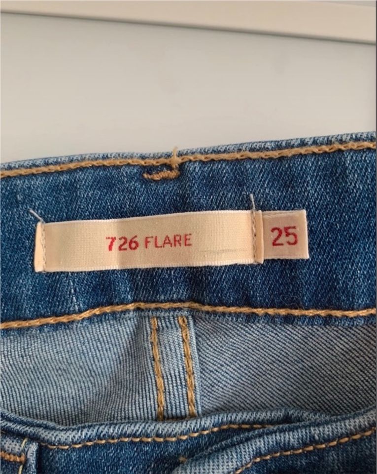 Levi’s Schlagjeans 726 HR FLARE in Wiesbaden