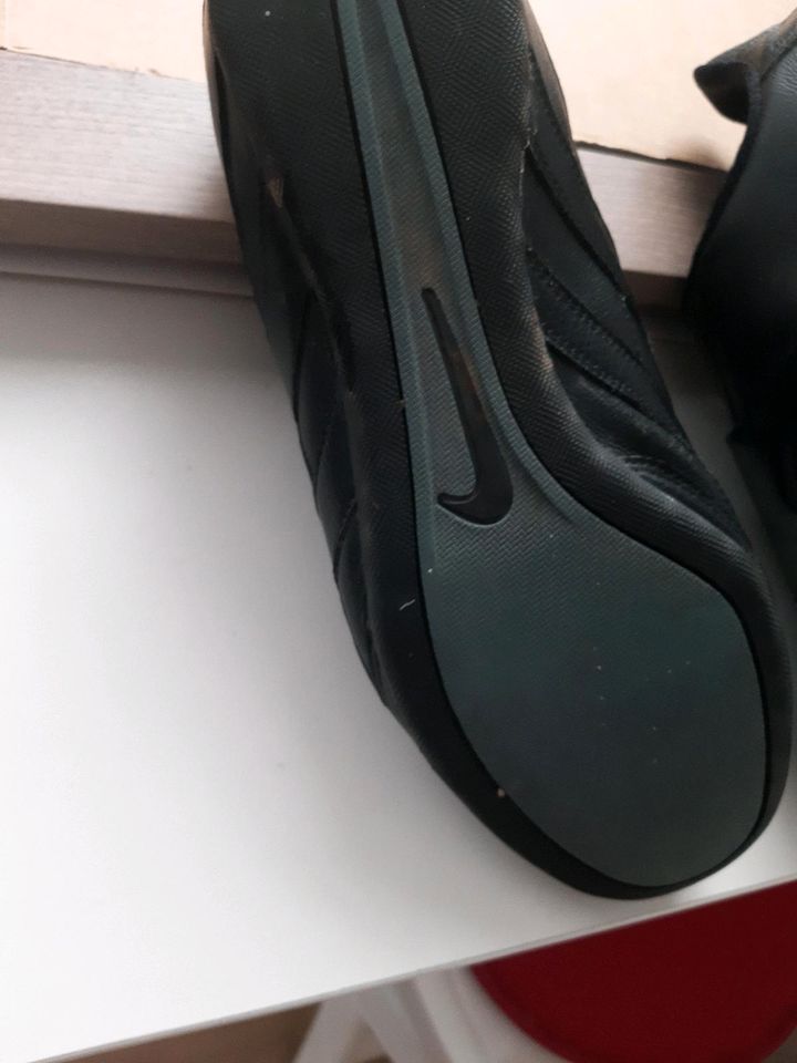 Schwarzer Nike Schuhe gr.43 in Trier