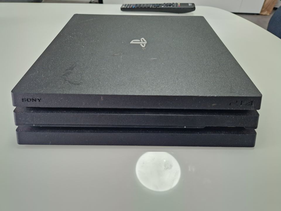 PS4 Pro 1TB Refurbished inkl. Controller - FW. 8.52 Jailbreak in Ahlen