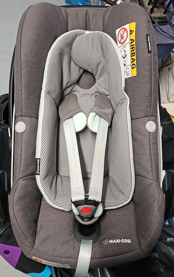 Babyschale Maxi Cosi Pebble Plus Babytrage Kindersitz in Osterholz-Scharmbeck