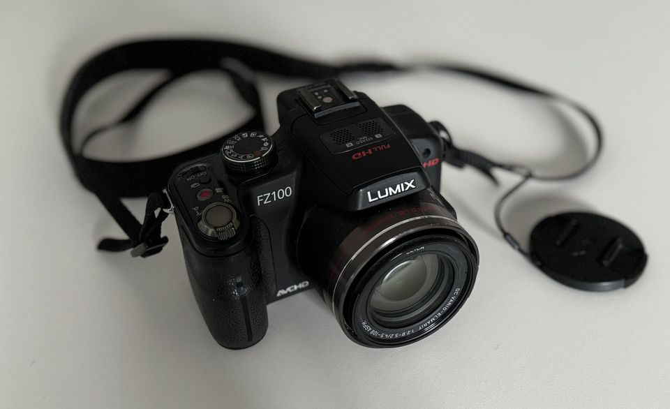 Digitalkamera Panasonic Lumix DMC-FZ100 in Essen