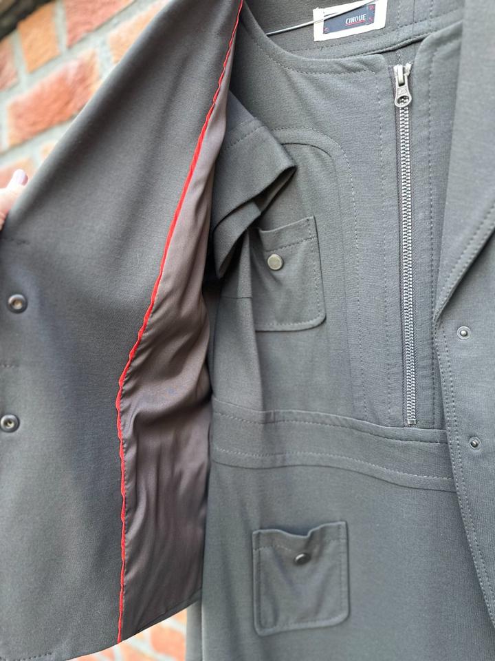 Elegantes braunes Kleid mit passendem Blazer – Stilvoll & Zeitlos in Meerbusch