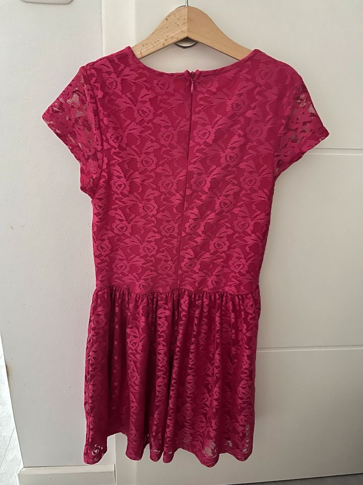 Kleid c&a aus spitze 140 pink neuwertig in Rosdorf