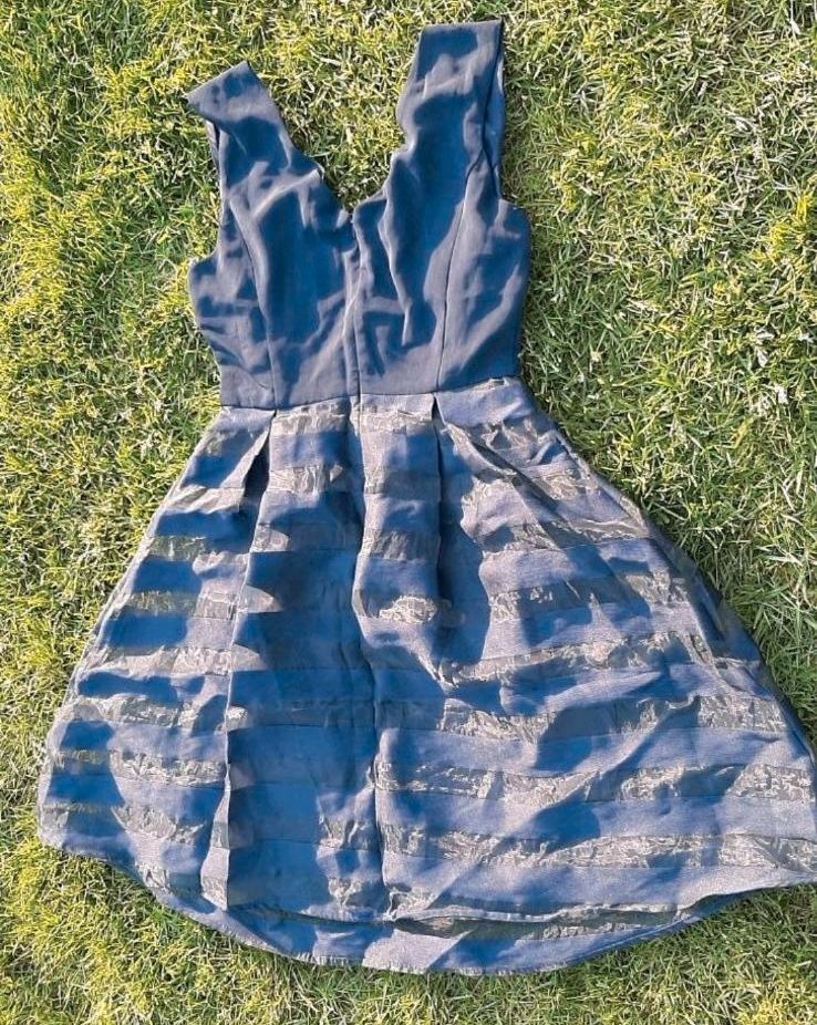 Wunderschönes Damen Only Kleid blau 34 1x getragen wNeu in Rhede