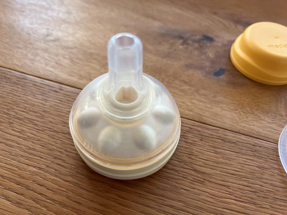 Medela Doppel Pumpset als Zubehör zur Milchpumpe + Calma Sauger in Wees