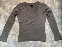 V-Pulli Pullover mit v-Ausschnitt gr. XS grau Hessen - Neustadt Vorschau