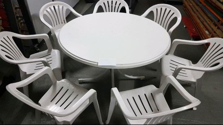 Tische Bistro Sitztische mit runder Werzalit Tischplatte in München