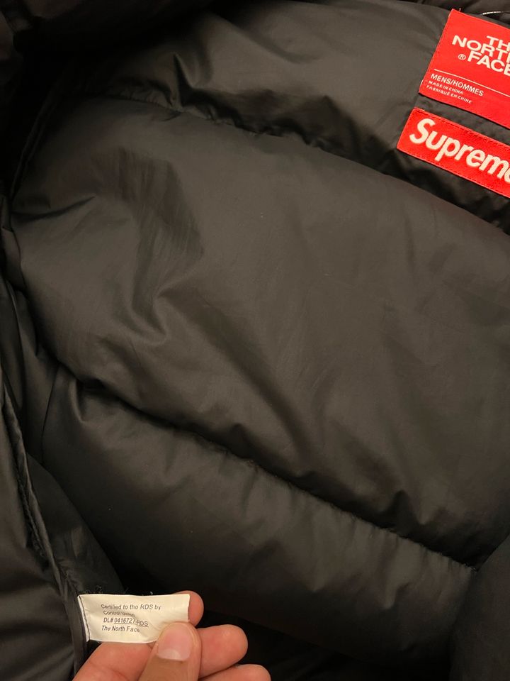 Supreme x North face Winterjacke in Karlsruhe