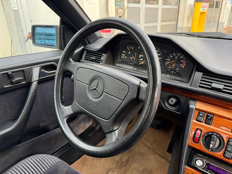 Mercedes Benz E 220 Coupe Automatik Oldtimer in Mainz