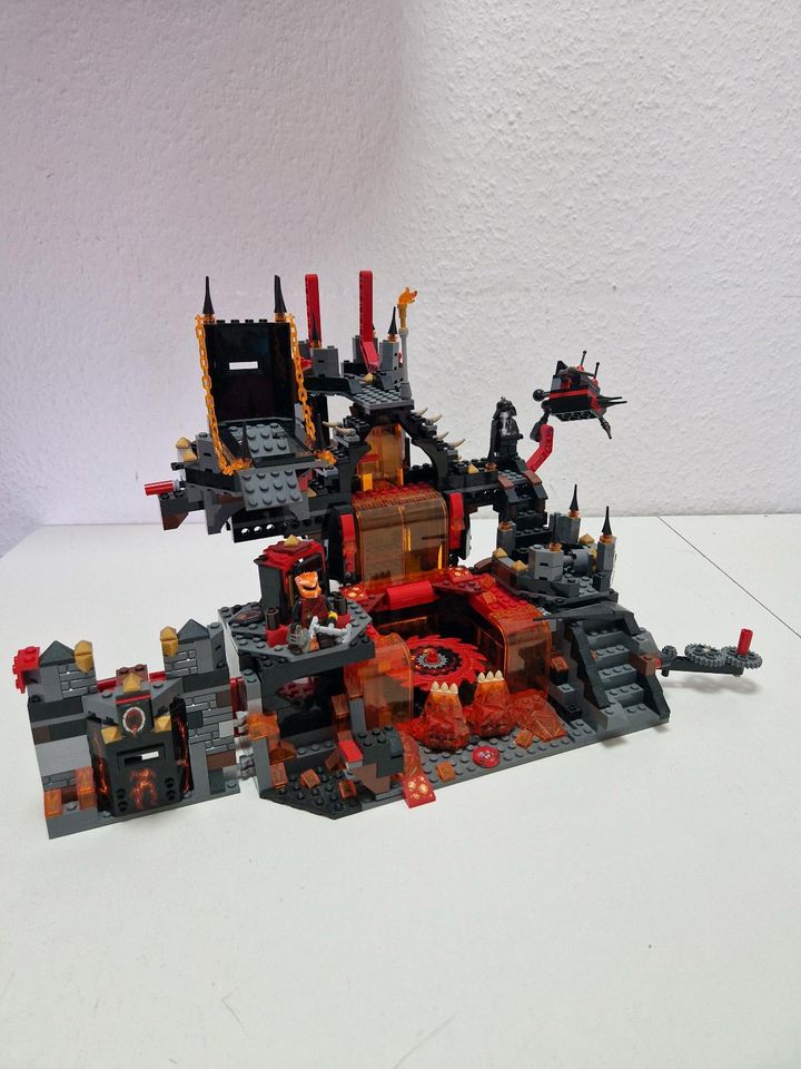 Lego Nexo Knights Jestros Vulkanfestung Set Nr. 70323 in Leipzig