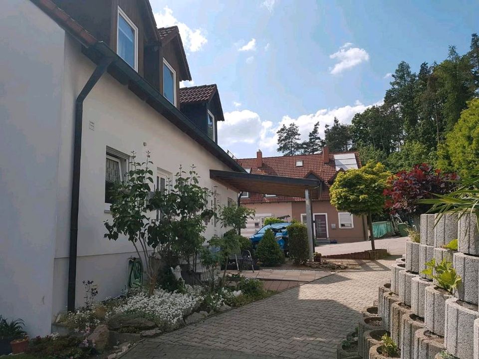 Hochwertige Doppelhaushälfte mit separater Wohneinheit in Wernberg-Köblitz