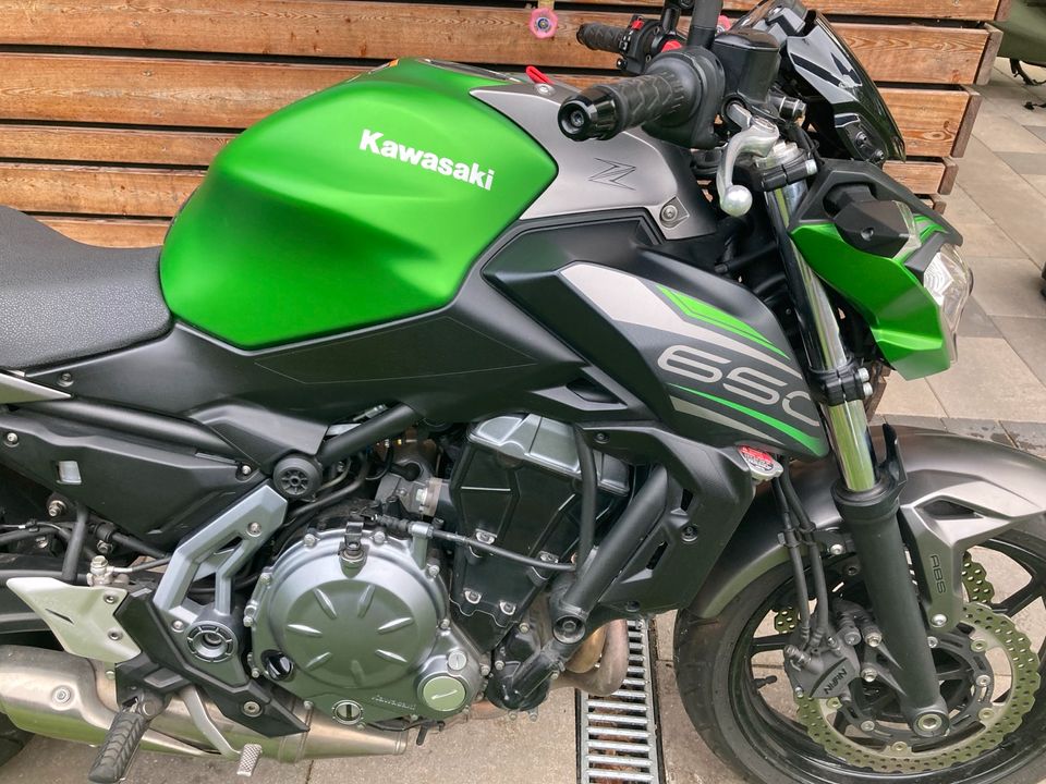 Kawasaki Z650 grün in Hamburg
