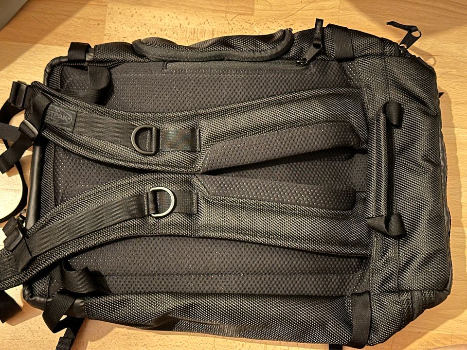 EASTPAK Tecum Top Cnnct Reiserucksack 15″ Polyester schwarz in Frankfurt am Main