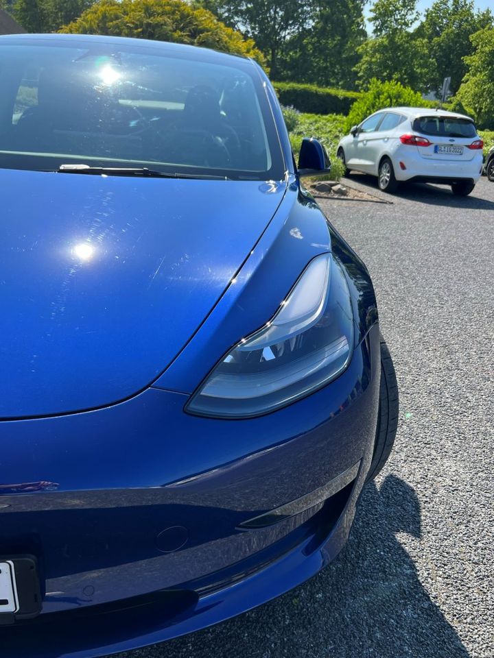 Tesla Model 3 Perfomance Blau 3,2s 0-100Km/h 513PS (MwStausweisb) in Engelskirchen