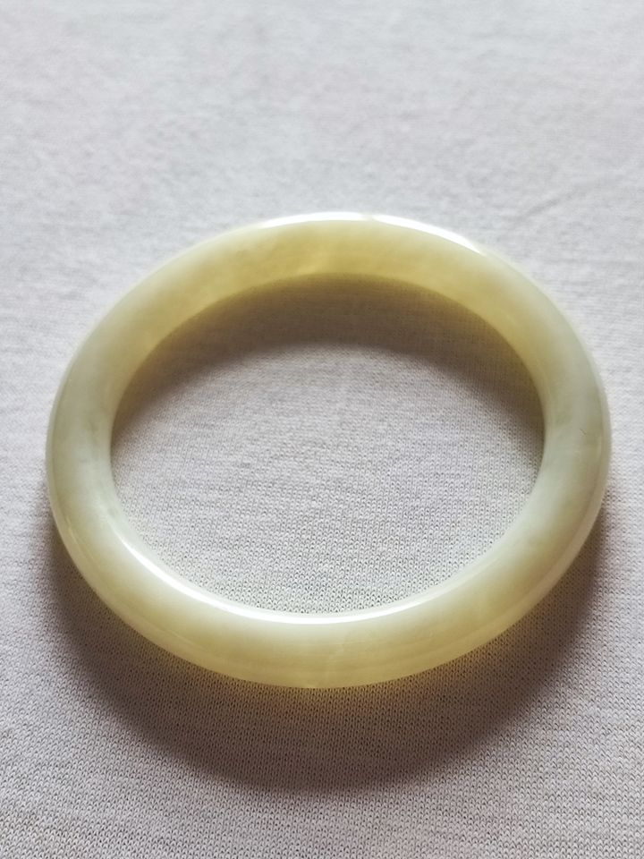 Jade Armreif 59,5 mm Naturstein wollweiß filigran Bracelet in Baden-Baden