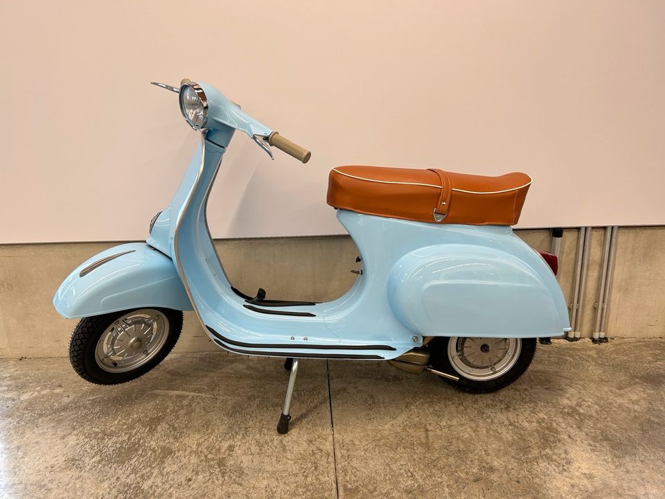 Vespa V50 R Rundlicht 1972 Hellblau / Azzurra in Langerringen