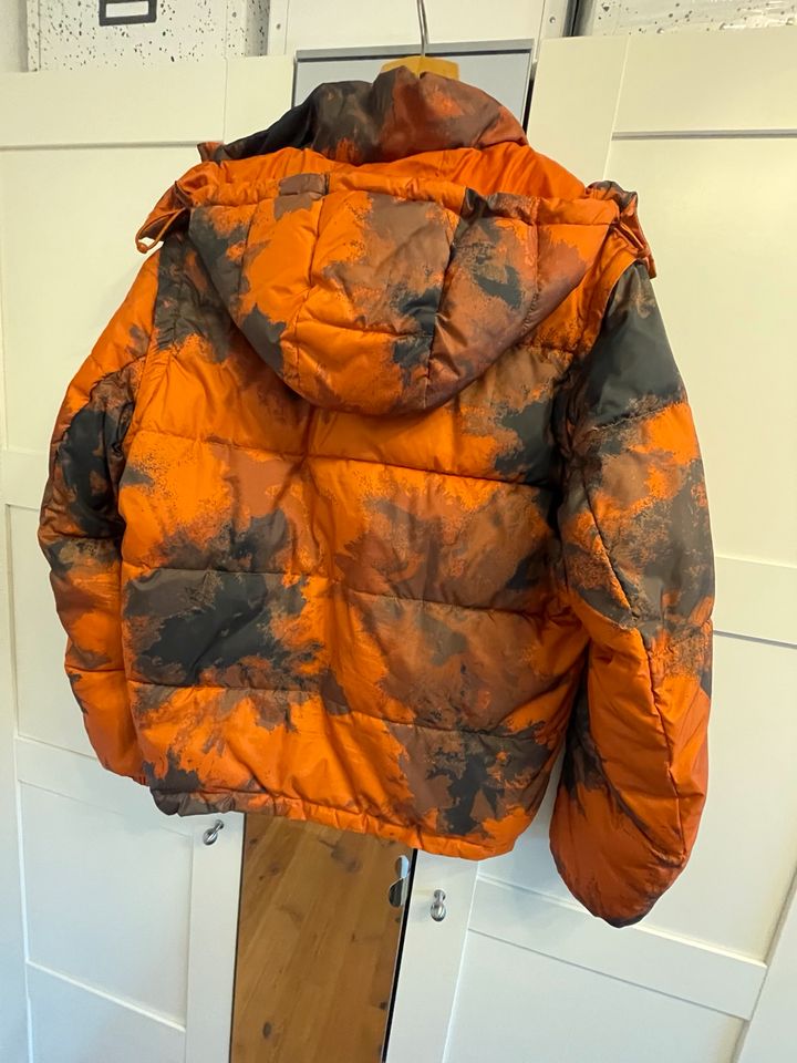 Armani Exchange Winterjacke / Weste Camouflage Orange Gr.M in Neuss