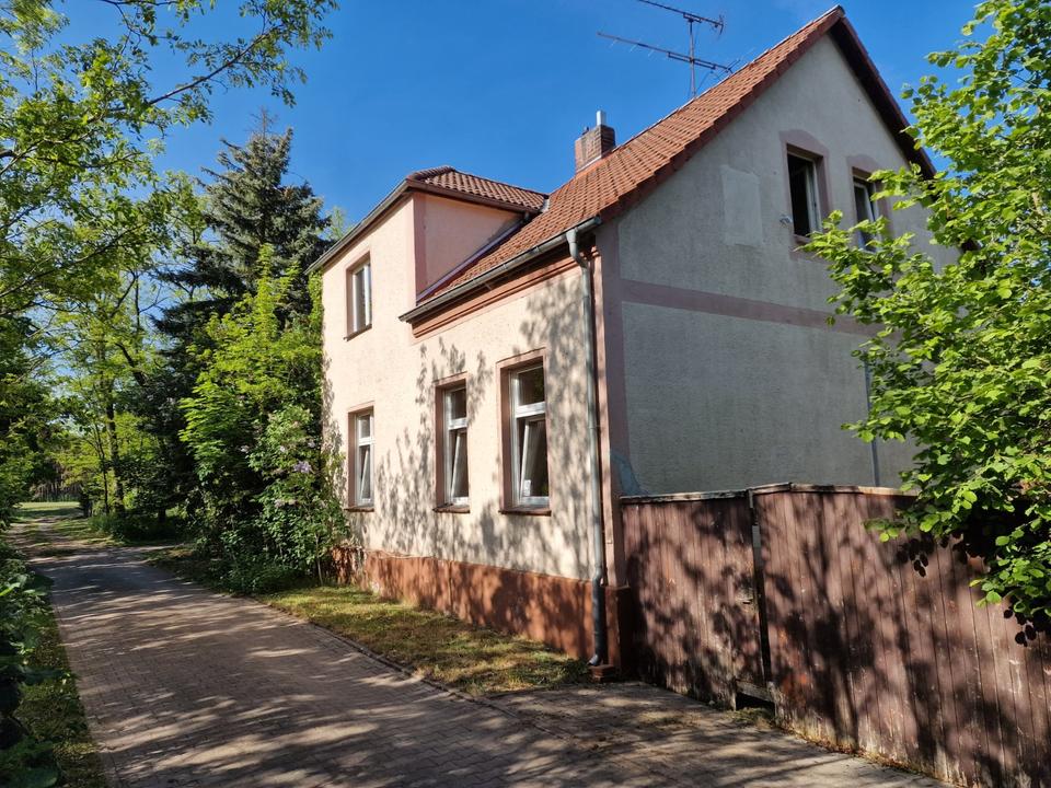Romantisches Haus am Wald m. großem Garten & Nebengebäuden v.priv in