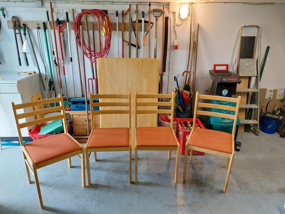 Esstisch mit Stühlen in Bad Endbach