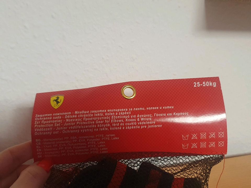 Ferrari Schützer Protektoren Helm KU 52-56 in Bonn