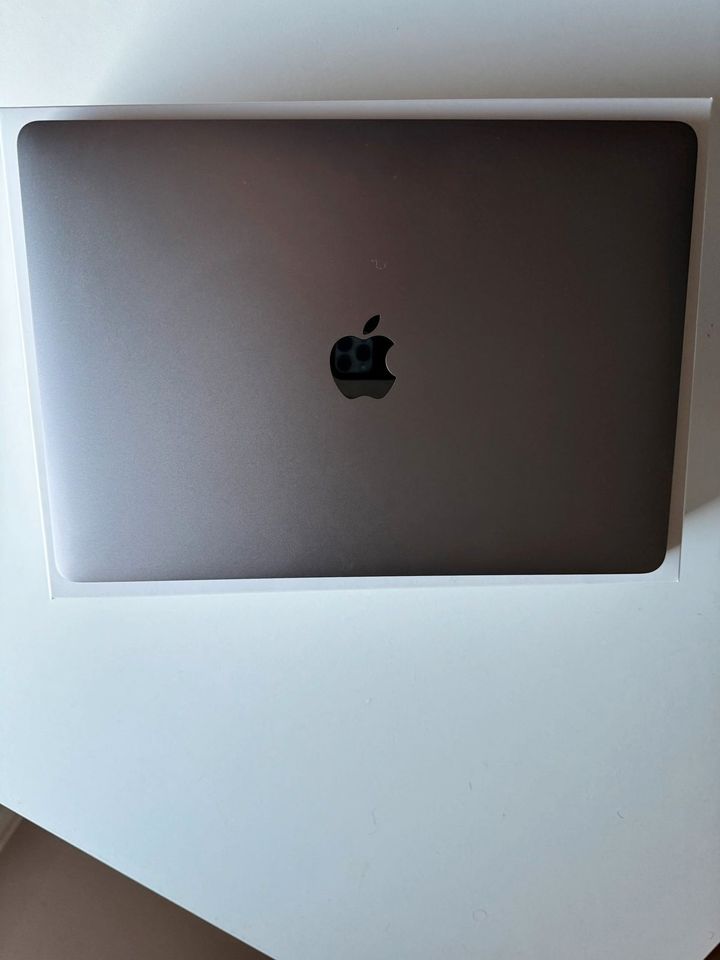 MacBook Pro 13" (2019) in München