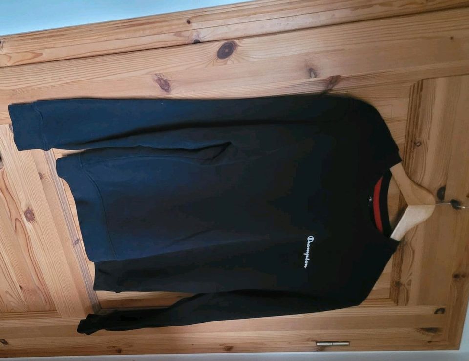 Champion Pulli Gr. S schwarz in Hemer