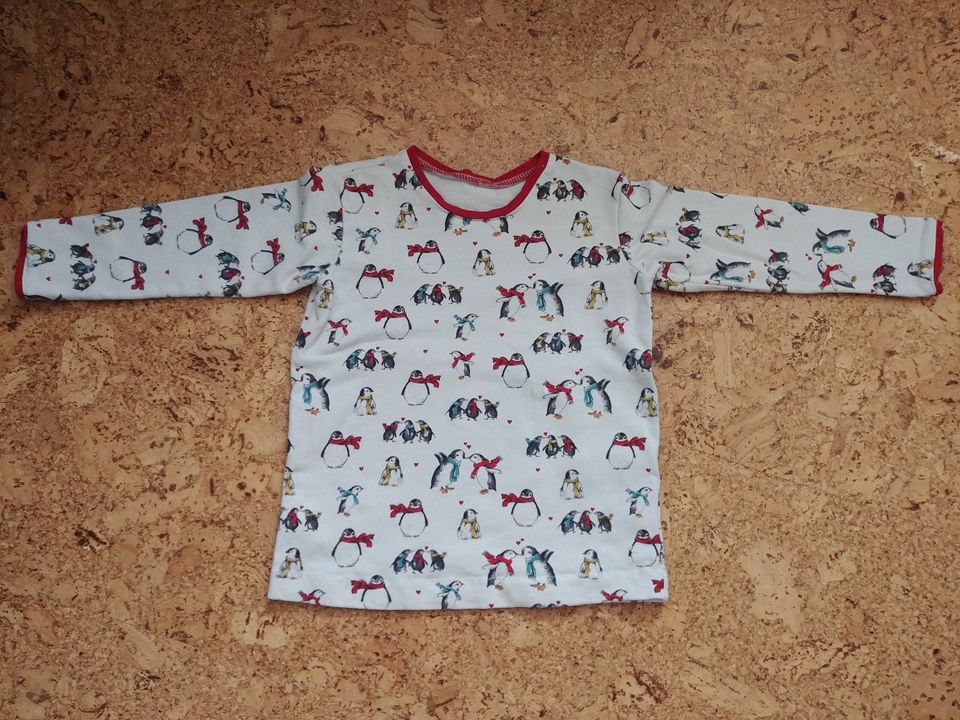 Handmade Shirt Pinguine (weiß, Gr. 104) in Villingen-Schwenningen