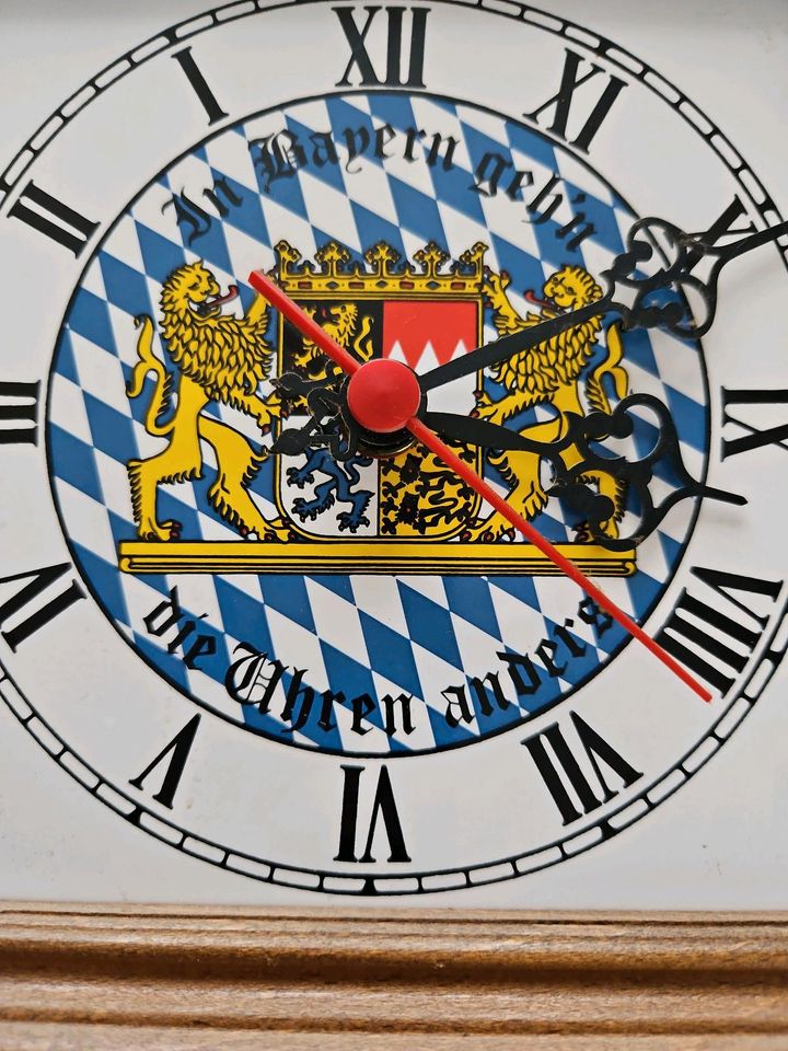 Bayerische Uhr. In Bayern geh'n die Uhren anders. in Tacherting